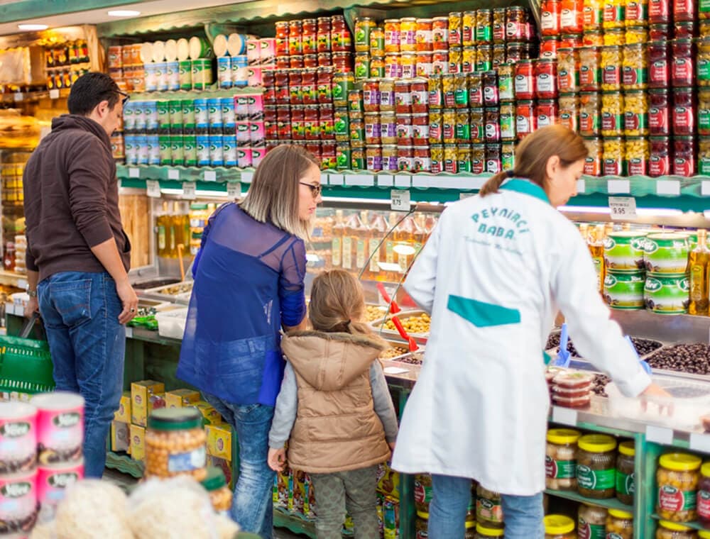 Peynirci Baba mağazasında müşteri hizmeti